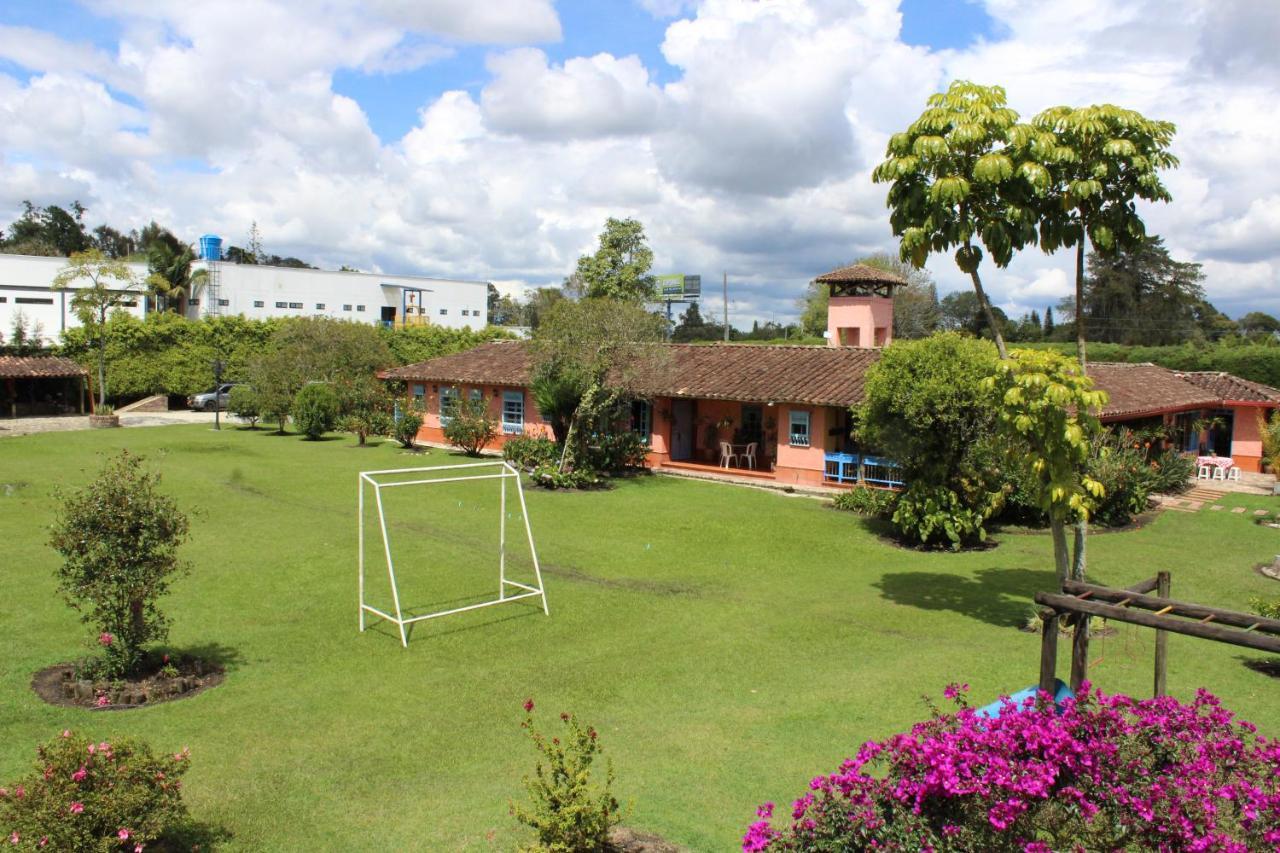 Ecohotel La Masia Llanogrande  エクステリア 写真